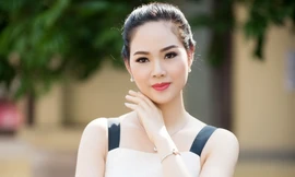 Hoa hậu Mai Phương đẹp mặn mà, 'tái xuất' sau 16 năm đăng quang
