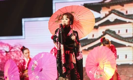 Học trò Như Quỳnh hóa Geisha hát bolero khiến HLV phấn khích