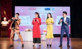 Á hậu Huyền My mặc áo dài đỏ rực, nhảy cực 'sung' bên ST