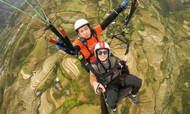 Hình ảnh trải nghiệm bay dù lượn “Mùa nước đổ”. 