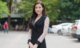 Hoa hậu Mỹ Linh tại buổi giao lưu với sinh viên Ngoại thương sáng 10/5. Ảnh: Như Ý.