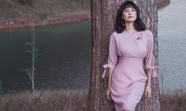 Tình cũ Cường Đô La dịu dàng như công chúa giữa cánh đồng oải hương