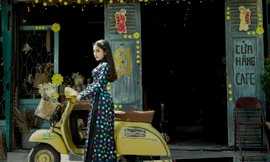 'Hot girl ví dặm' hoá Cô ba Sài Gòn, khoe vòng 'eo con kiến' 56 cm