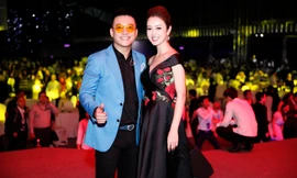 Jennifer Phạm vai trần, khoe nhan sắc 'gái ba con' bên Tuấn Hưng