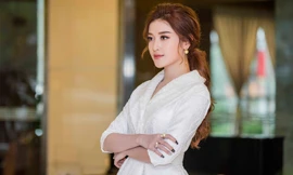 Huyền My thả dáng yêu kiều với giày công chúa 