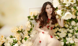 Nam Em mặc váy xuyên thấu hoá 'nàng Xuân' quyến rũ