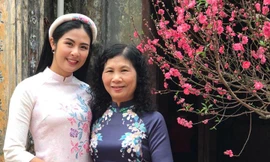 Dàn Hoa hậu, Á hậu Việt xúng xính áo dài rực rỡ du Xuân