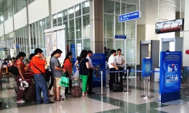 Khu vực kiểm tra an ninh, thông tin nhân thân người đi tàu bay. tác giả: Bảo An 