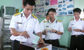 Bầu cử sớm ở nhà giàn DK1 Ảnh: VOV