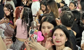 Đu idol chạm đỉnh và sự xấu xí của fan phong trào quá khích ở show BlackPink