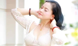 NSND Thu Quế tung ảnh bikini ở tuổi 51, khẳng định không chấp nhận mình xấu