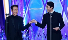 Showbiz 30/11: Tài tử Jung Woo Sung mắc COVID-19