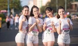 Hoa khôi Huỳnh Thúy Vi cùng Hoa hậu Trần Tiểu Vy, Á hậu Phương Nga, người đẹp Nhân ái Nguyễn Thúc Thùy Tiên tham gia đường chạy Việt dã Toàn quốc và Marathon giải báo Tiền Phong 2019. 