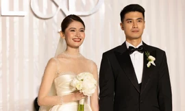 Á hậu Thùy Dung bật khóc trong lễ cưới