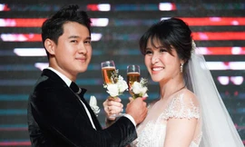 Showbiz 7/10: Vợ cũ cầu thủ Phan Thanh Bình tái hôn với bạn trai kém 9 tuổi