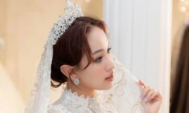 Showbiz 5/1: Vân Hugo cưới ngoài đảo