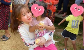 Showbiz 9/11: Huỳnh Anh vui vẻ xuất hiện sau ồn ào tình cảm với Quang Hải 