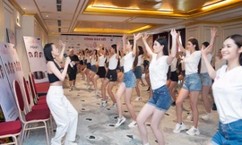 'Đột nhập' hậu trường tập luyện của thí sinh Hoa hậu Việt Nam 2020