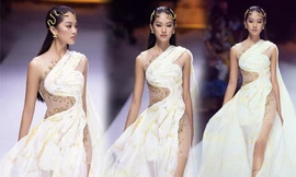 'Người đẹp Thời trang' Thanh Nhàn sải bước quyến rũ trên sàn catwalk