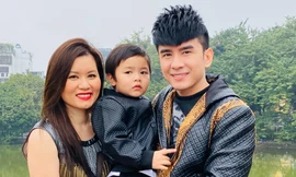 Đan Trường và bà xã Thủy Tiên cùng con trai Thiên Từ. 