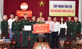 Chung tay ủng hộ đồng bào miền Trung vượt qua trận lũ lịch sử