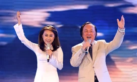 Cố NSND Trung Kiên và cháu nội Thiện Thanh.