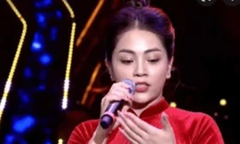 Showbiz 3/9: Nữ ca sĩ bị chỉ trích vì quên lời bài hát trên sóng trực tiếp