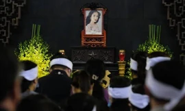 Showbiz 8/6: Em trai Hoa hậu Thu Thuỷ xúc động nói lời tiễn biệt chị gái