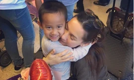 Showbiz 30/10: Wendy Phạm hé lộ hình ảnh con trai đón bà ngoại Phi Nhung ở sân bay