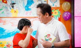 Cảm phục nghị lực của người phụ nữ bị chồng tẩm xăng đốt, 4 năm ròng tìm lại gương mặt