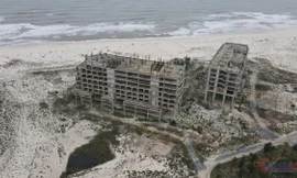 Cảnh hoang tàn, sắt thép hoen rỉ trong siêu dự án của FLC Quảng Bình