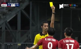 Dân mạng phẫn nộ: Trần đời chưa thấy thủ môn ra giữa sân kéo ngã tiền đạo mà ăn thẻ vàng