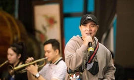 Showbiz 16/11: Ca sĩ Quang Linh tập luyện cho live show