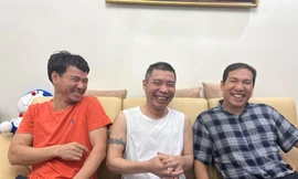 Nghệ sĩ Xuân Bắc và Quang Thắng tới thăm NSND Công Lý