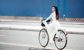 Người đẹp Cẩm Đan diện áo dài trắng tinh khôi ‘đốn tim’ fans