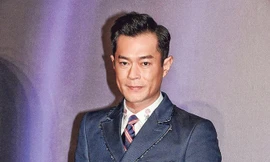 Showbiz 20/8: Trác Vỹ chỉ trích Cổ Thiên Lạc đạo đức giả