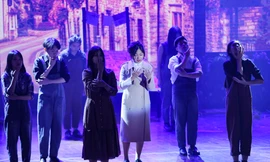 Lạc giữa hai thế giới thực và ảo với vở nhạc kịch English Performance 