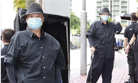 Showbiz 7/9: Siêu sao võ thuật Hồng Kim Bảo chống gậy đến viếng đạo diễn Trần Mộc Thắng