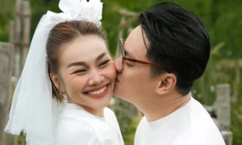 Showbiz 22/11: Nhạc trưởng Trần Nhật Minh vác Thanh Hằng lên vai