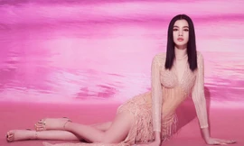 Người đẹp Cẩm Đan diện váy lưới xuyên thấu khoe body gợi cảm