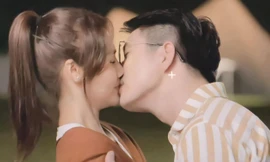 Đức Hiếu kể cảnh hôn Huyền Lizzie: 'Tôi run đến mức quên cả lời thoại'