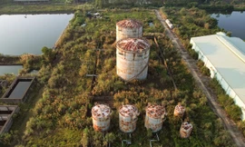 Dự án nghìn tỷ sừng sững 'đắp chiếu' cả chục năm, dân quây lưới nuôi gà