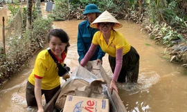 Showbiz 16/10: Bị so sánh với Thủy Tiên, Trang Trần đáp trả cực ‘gắt’