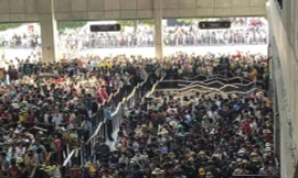 Biển người chật kín khu du lịch núi Bà Đen ngày mùng 4 Tết