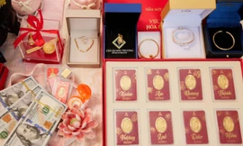 Showbiz 12/2: Nhật Kim Anh khoe mâm tiền vàng 