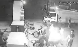 Triệu tập 3 thanh niên hút thuốc gây cháy tại cây xăng