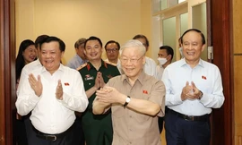 Hình ảnh Tổng Bí thư Nguyễn Phú Trọng tiếp xúc cử tri sau kỳ họp Quốc hội