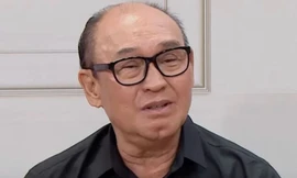 Showbiz 15/12: Diễn viên hài Duy Phương bán bánh bèo kiếm sống ở tuổi 70