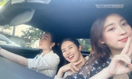 Showbiz 30/8: Hoa hậu Đỗ Mỹ Linh xuất hiện sau sinh con