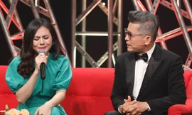 Vân Trang bật khóc khi nhớ lại quãng thời gian phải ngừng diễn. 